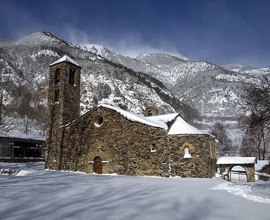 Especialistes Treta de neu a La Cortinada, netegem camins privats, accessos a pàrquings de comunitats, zones privades de Privats, Restaurants i Hotels retirada de nieve en Andorra.