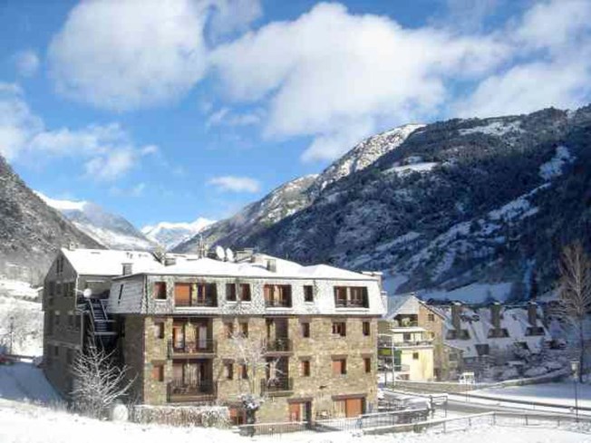 Especialistes Treta de neu a Arans Ordino, netegem camins privats, accessos a pàrquings de comunitats, zones privades de Privats, Restaurants i Hotels retirada de nieve en Andorra.