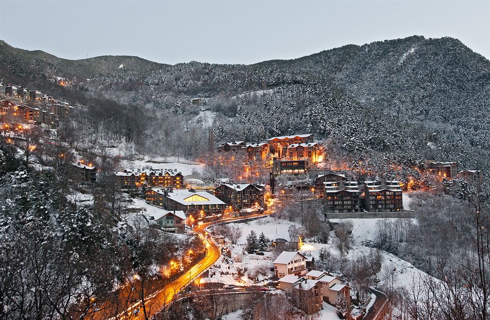 Especialistes en la Treta de neu a Anyos a La Massana Andorra, netegem els seus camins privats, accessos a pàrquings de comunitats, zones privades de Restaurants i Hotels retirada de nieve en Andorra.
