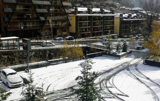 Especialistes Treta de neu a Erts a La Massana, netegem camins privats, accessos a pàrquings de comunitats, zones privades de Privats, Restaurants i Hotels retirada de nieve en Andorra.